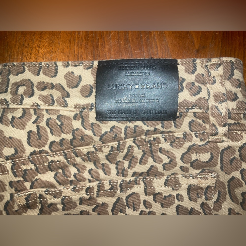 Lucky brand skinny jeans leopard size 32 or 14